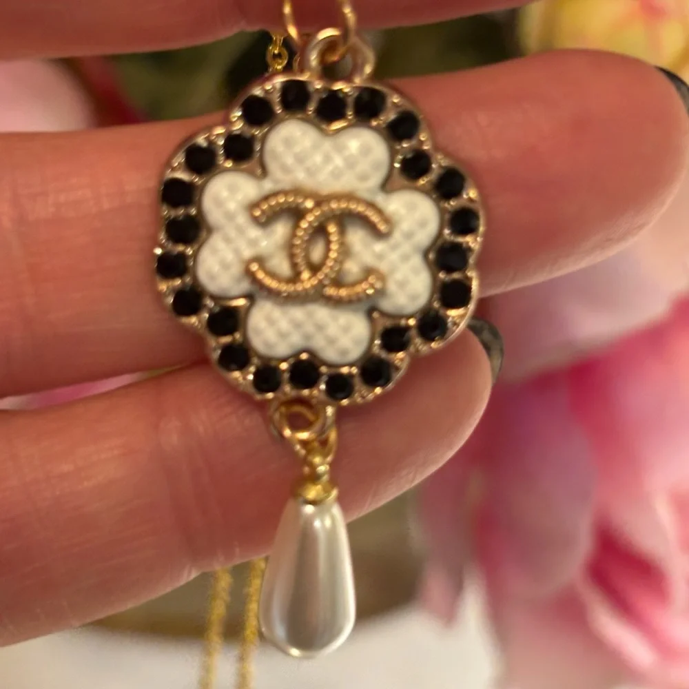 Chanel stamped Gold and Black Pendant Zipper Pull w drop Pearl - Picture 3 of 8